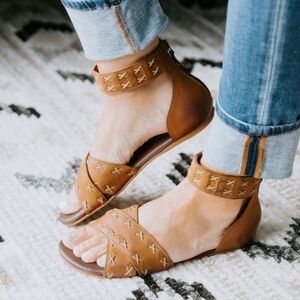 Roan By Bed Stu Women's Brown Ankle Leather Western Hobo Boho Sandals Shoes 9